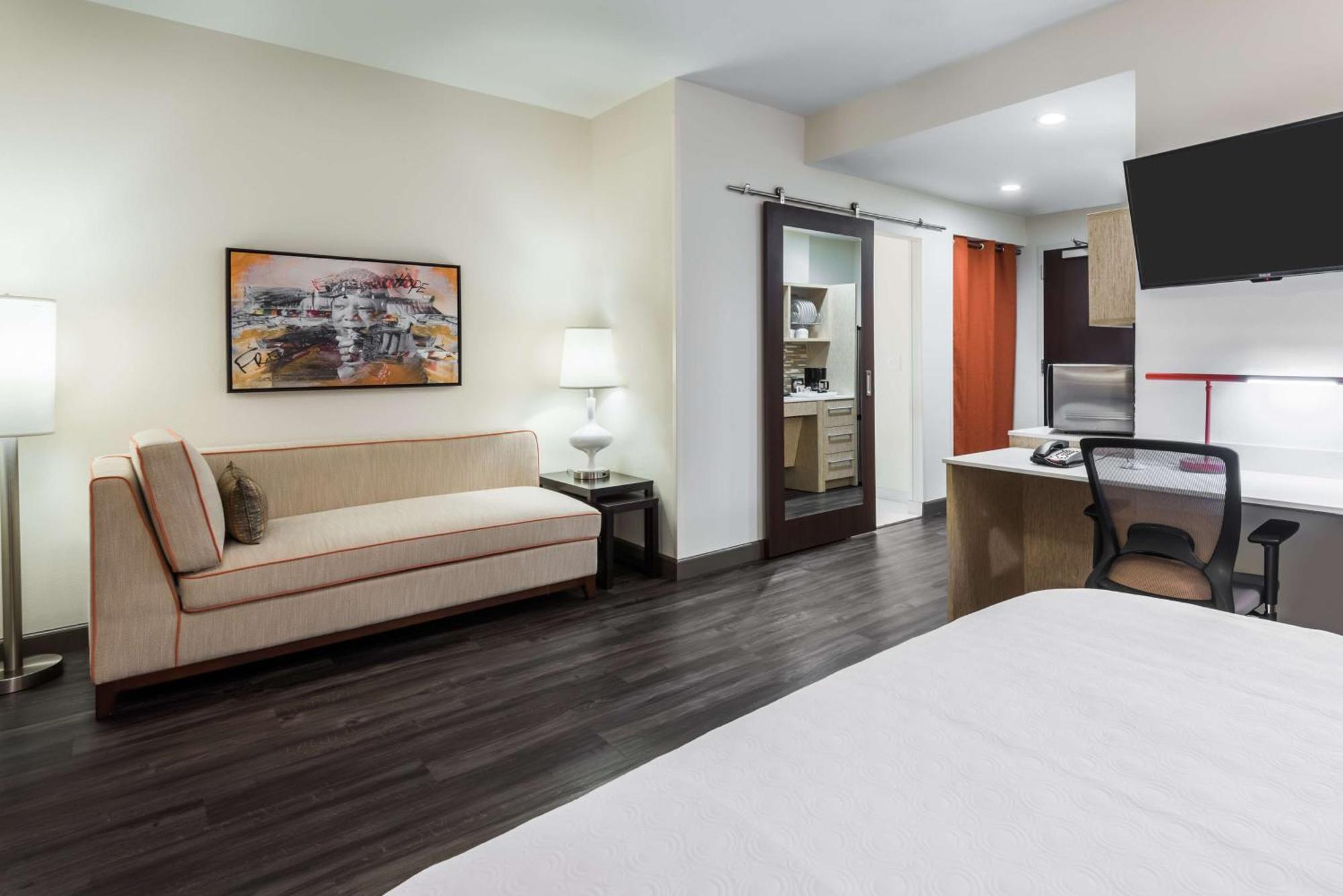 Hotel Home2 By Hilton Downtown 3*