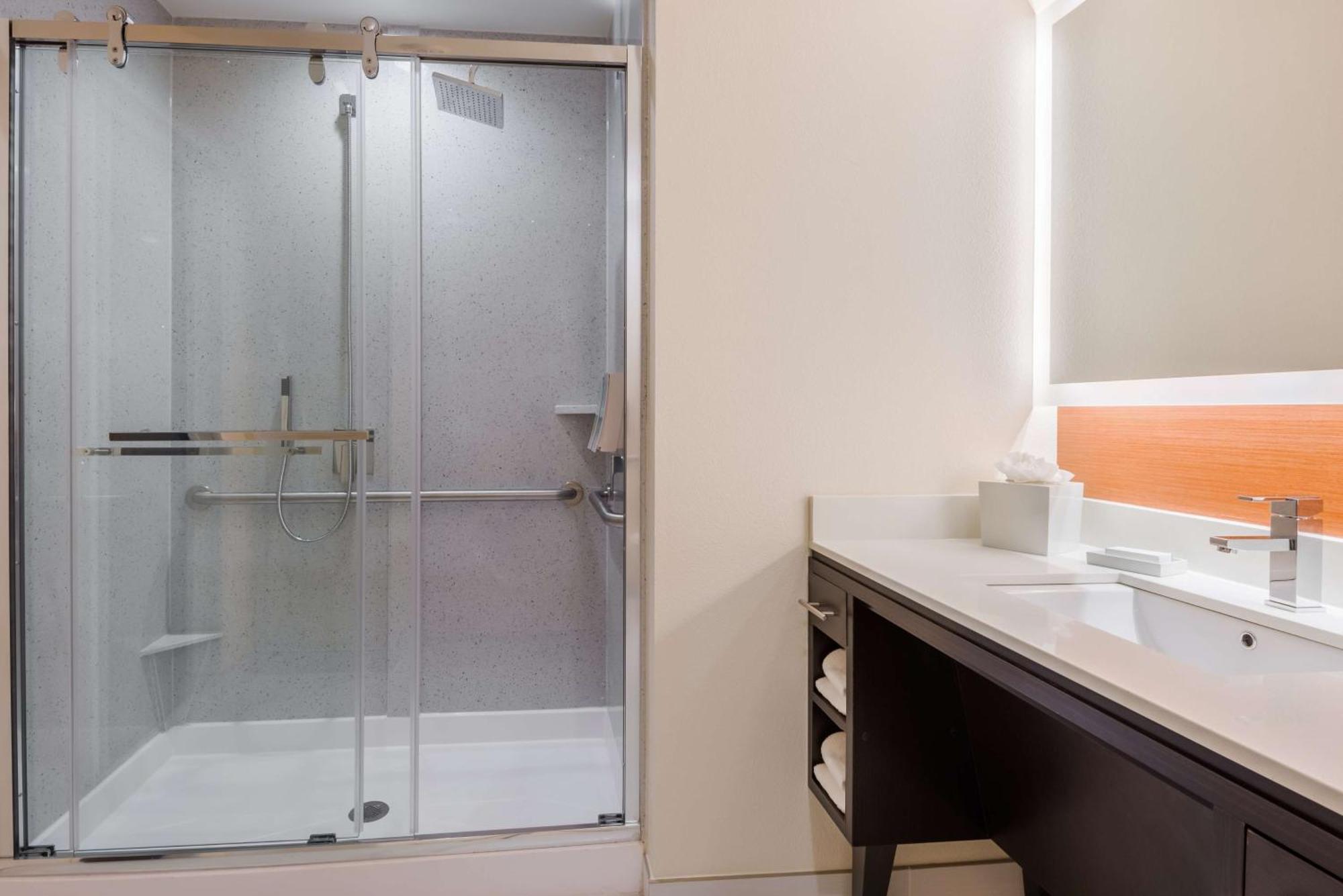 Home2 By Hilton Downtown 3*